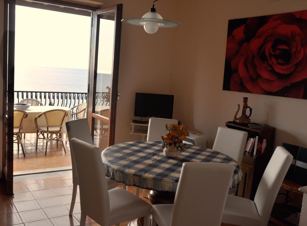 Villa Laura Sea View Apartments 圣塔·马里亚·迪·卡斯特 外观 照片