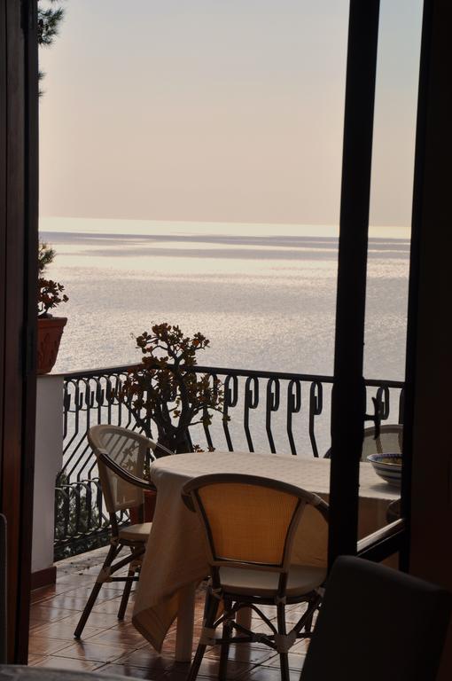 Villa Laura Sea View Apartments 圣塔·马里亚·迪·卡斯特 外观 照片