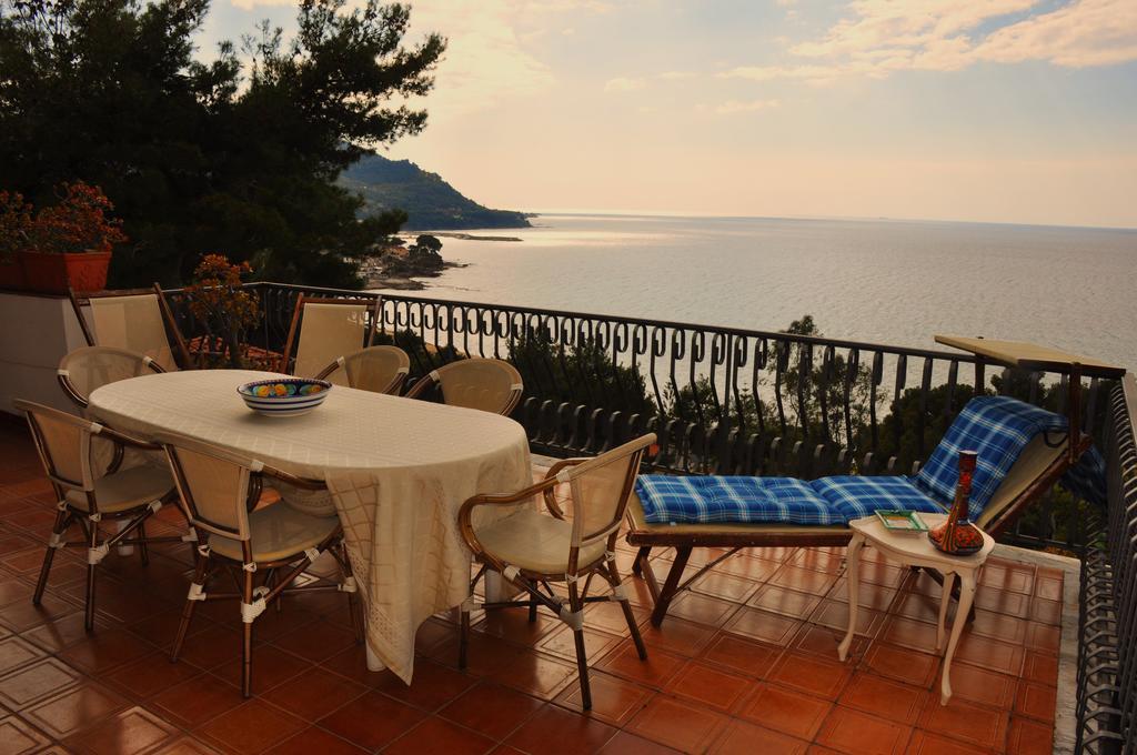 Villa Laura Sea View Apartments 圣塔·马里亚·迪·卡斯特 外观 照片