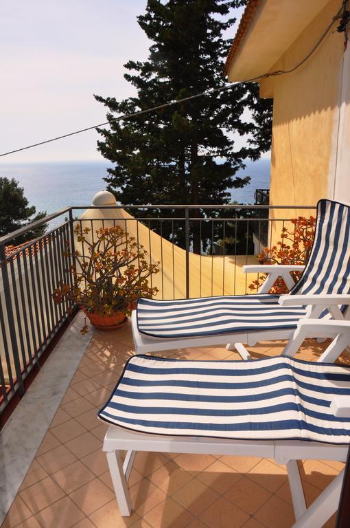 Villa Laura Sea View Apartments 圣塔·马里亚·迪·卡斯特 外观 照片