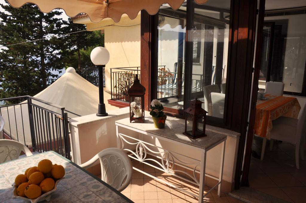 Villa Laura Sea View Apartments 圣塔·马里亚·迪·卡斯特 外观 照片